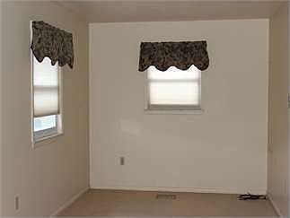 5th image of 74 Deerfield Dr