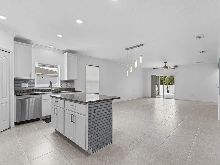681 SW Millard Dr — Photo 13