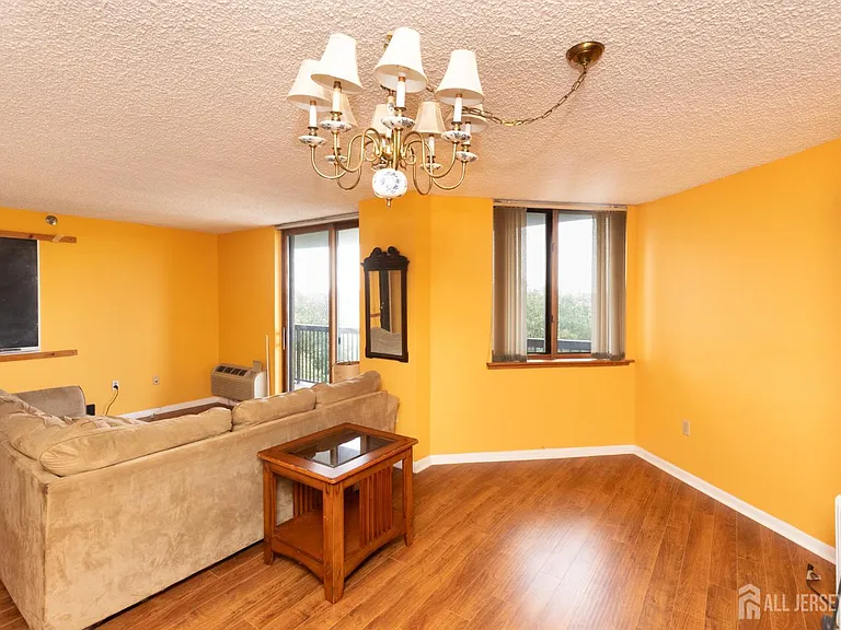 30 S Adelaide Ave #5M — Photo 17