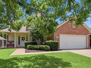 121 S Blue Bonnet Cir, Justin, TX 76247