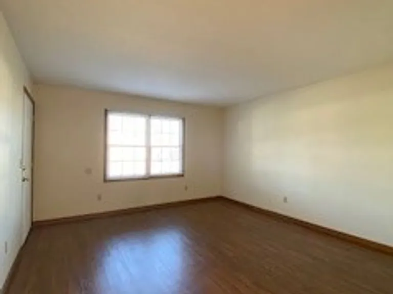 208 Stonewall Ct — Photo 8