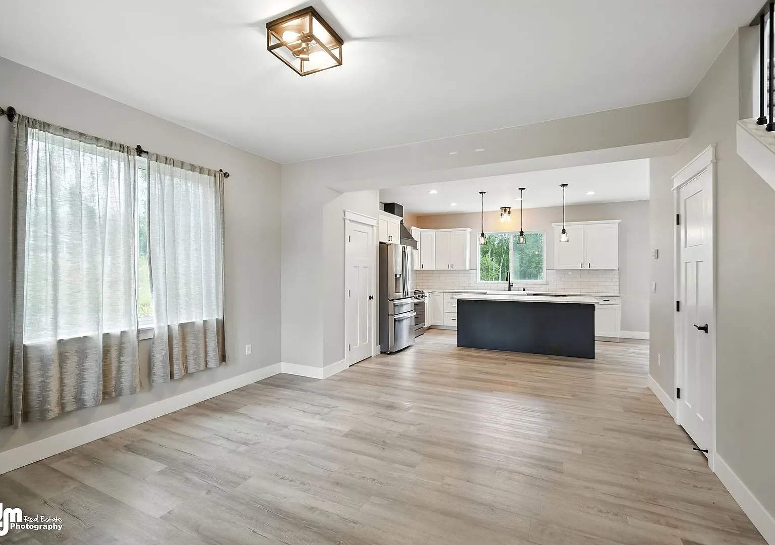 Charming & Updated 4BD/2.5BA! — Photo 4