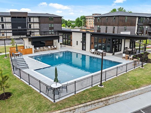 5th image of 3319 SE Mp Pkwy #106