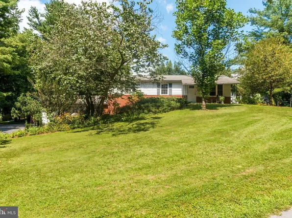 298 Weeping Willow Rd, Falling Waters, WV 25419