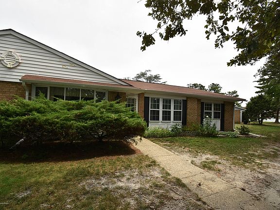 4th image of 106 Cambridge Circle #B