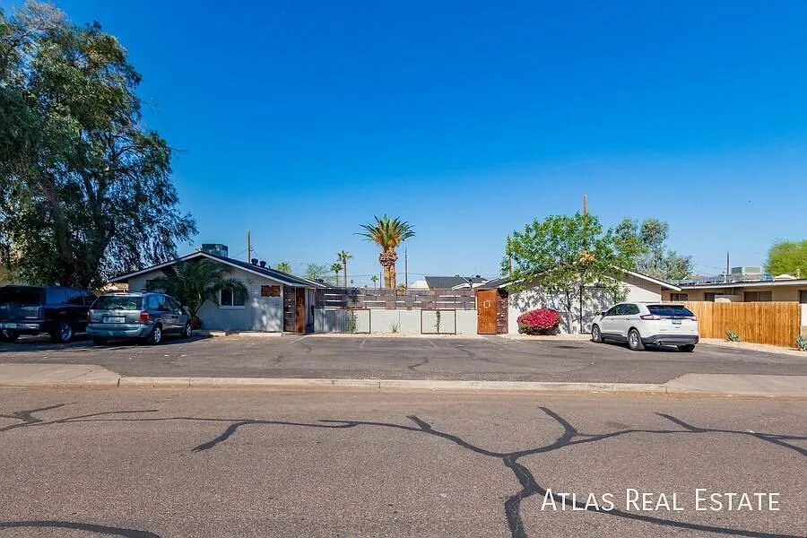 $650 Move-In Special! Beautifully Remodeled 1 Bed, 1 Bath — Photo 2