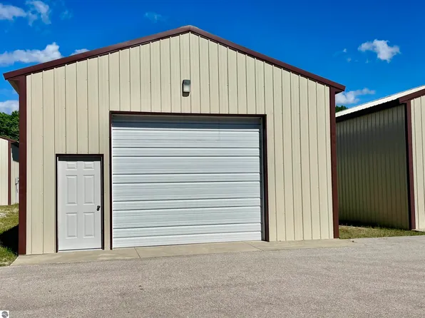 6173 Shanty Creek Rd, Bellaire, MI 49615
