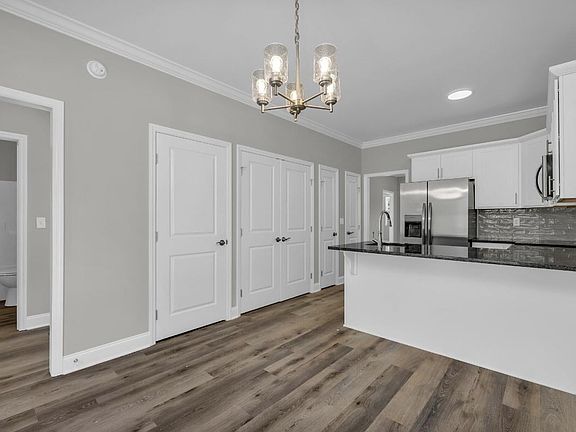 5th image of 176 Hogan Heights Dr #8