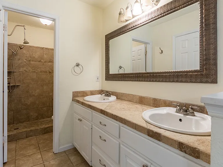 121 Lake Vis W — Photo 17