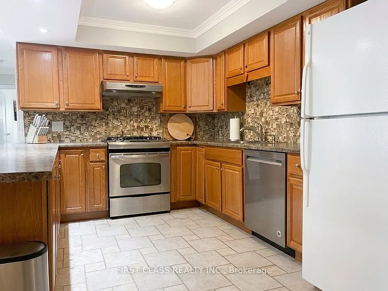 2084 Bingley Cres #W/O — Photo 7