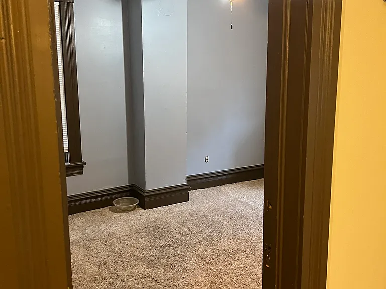 721 W 7th St — Photo 25