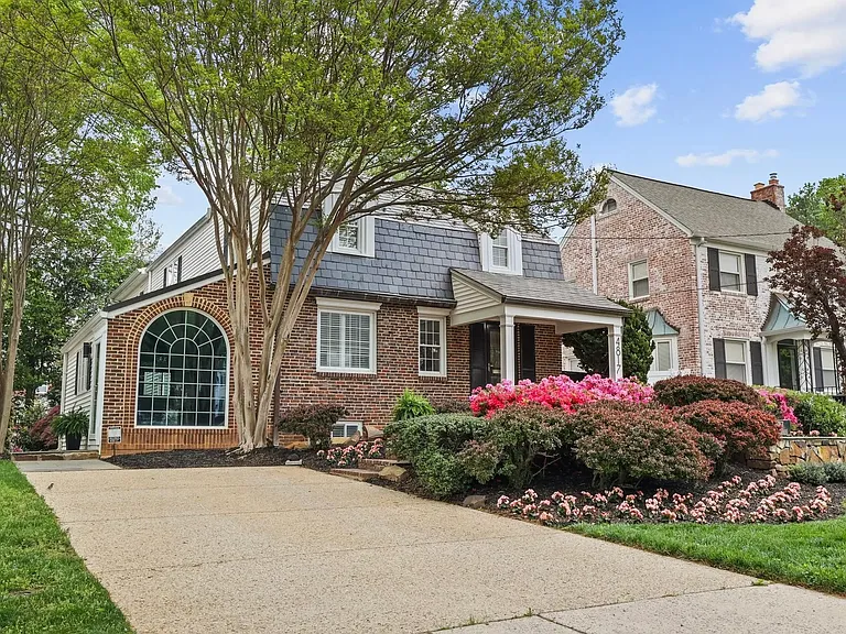 4817 Chevy Chase Blvd — Photo 2