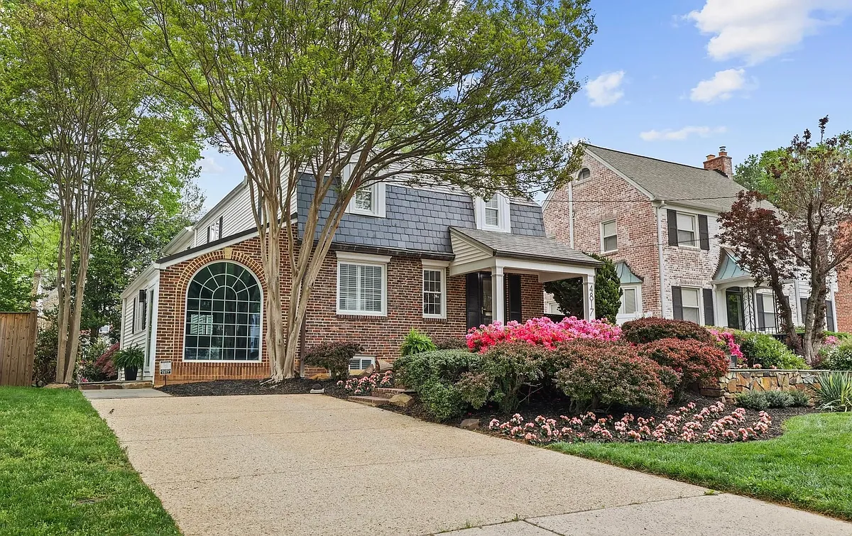 Building Photo - 4817 Chevy Chase Blvd