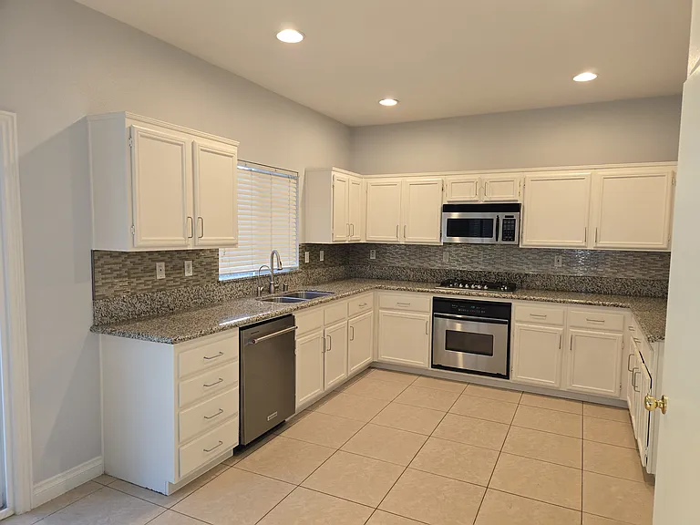 29188 Bent Tree Dr — Photo 3