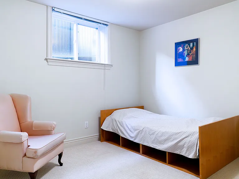 2321 Jefferson Ave — Photo 13