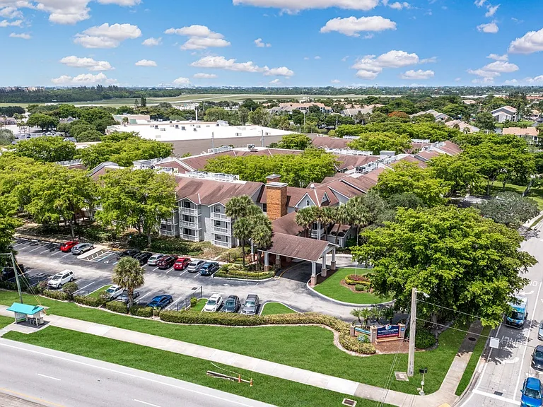 Aventine at Lantana - 55+ Active Adult Apartments — Photo 29