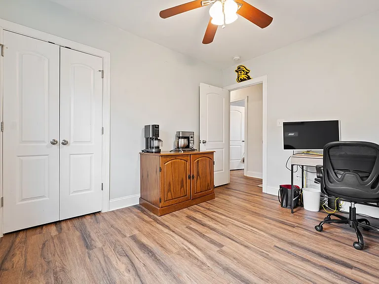 407 E Lenoir St — Photo 12
