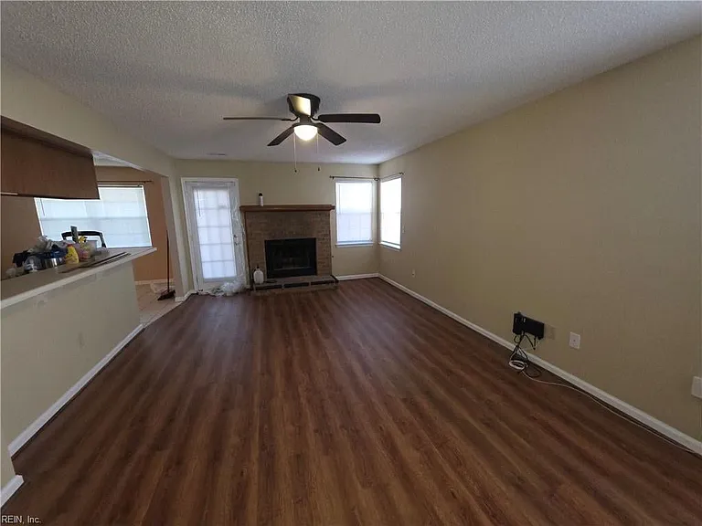 1460 Berkshire Dr — Photo 23