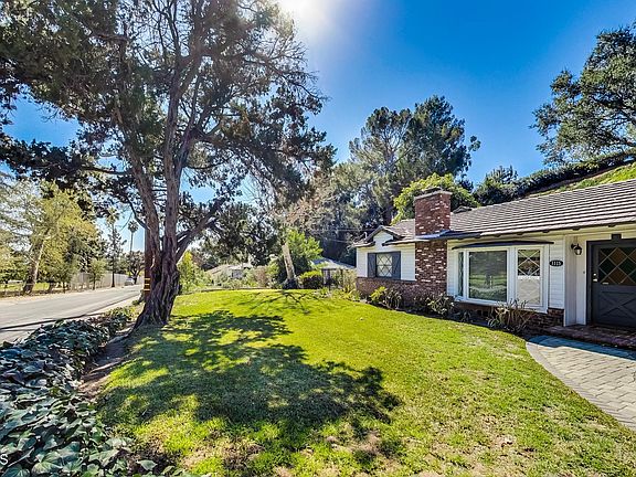3rd image of 1115 Sierra Madre Villa Ave