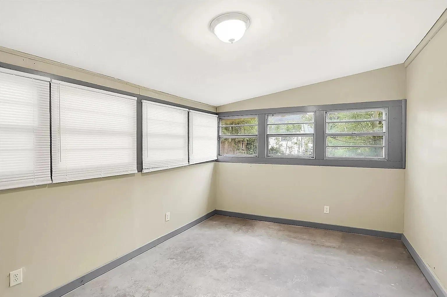 1611 Nichol Avenue - 1 — Photo 3