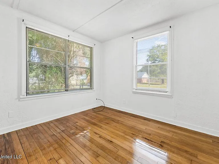 1076 Cherokee St — Photo 12