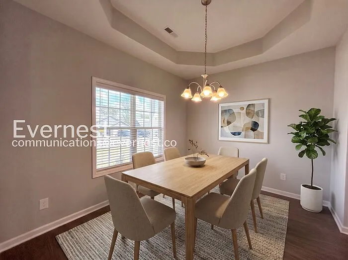 3 bed, 2.0 bath, 1705 sqft, $2,195 — Photo 4