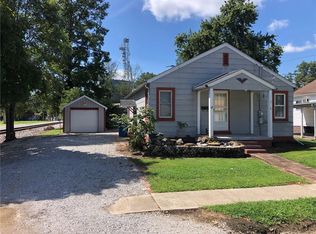 209 S Church St, Newton, IL 62448