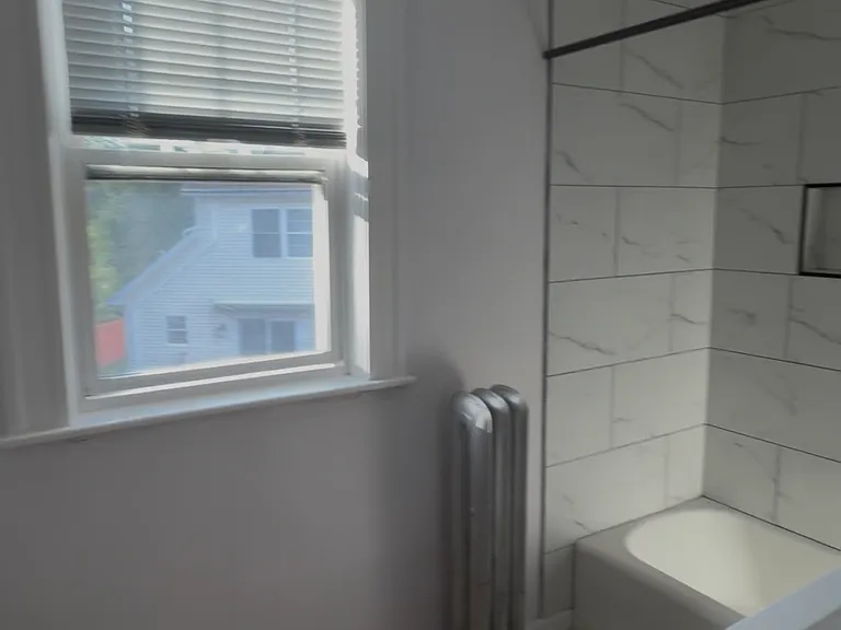 148 Lynde St #RIGHT SIDE — Photo 13