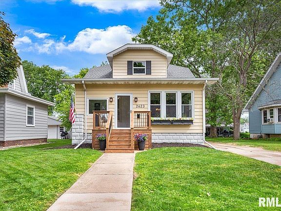 2nd image of 2623 W Ardmore Pl