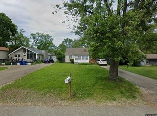 3852 Oak Knoll Rd, Waterford, MI 48328