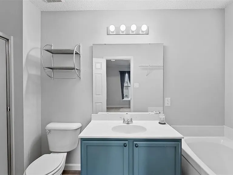 235 John Charles Dr — Photo 6