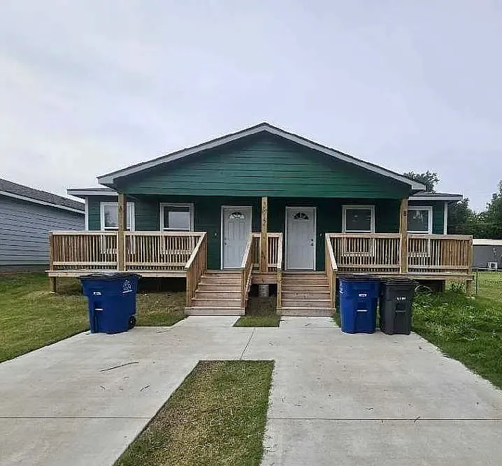3 bed, 2.0 bath, 1303 sqft, $1,495 — Photo 2