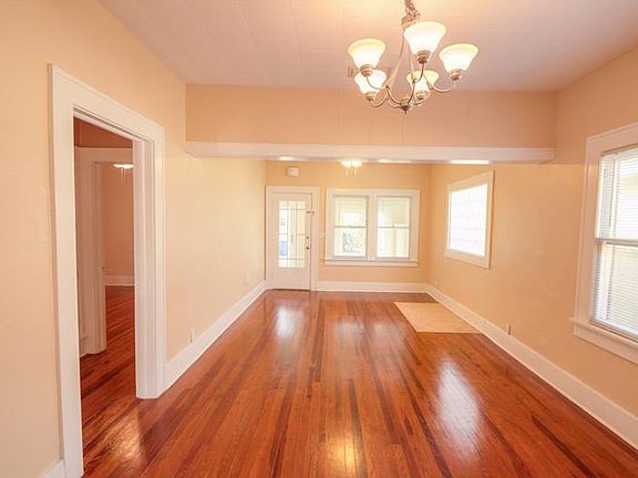 3rd image of 819 12th Ave N