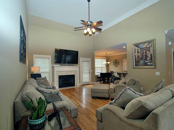 2nd image of 111 Saratoga Blvd