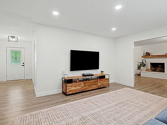 4th image of 2242 N Cardinal Dr