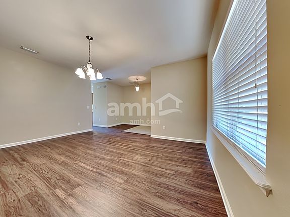 5th image of 655 Sunny Stroll Dr