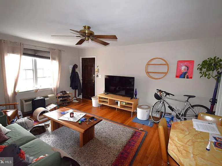 115 E Glebe Rd — Photo 3