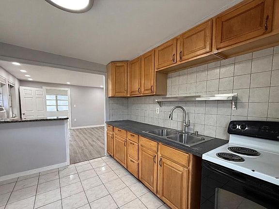 3rd image of 5607 Polk St