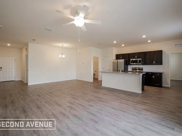 2721 NW 18th Pl — Photo 6