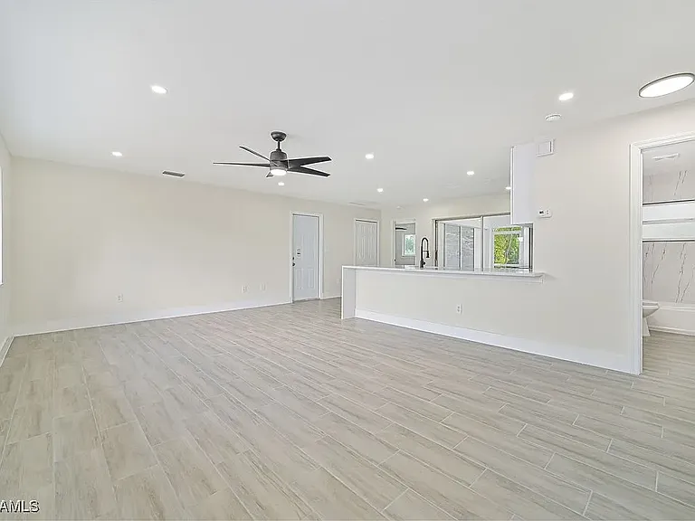 1608 Henry Ave — Photo 5