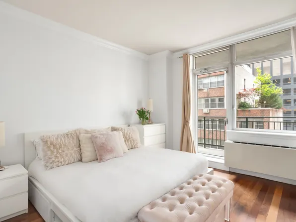 212 East 57th Street image 5 of 10