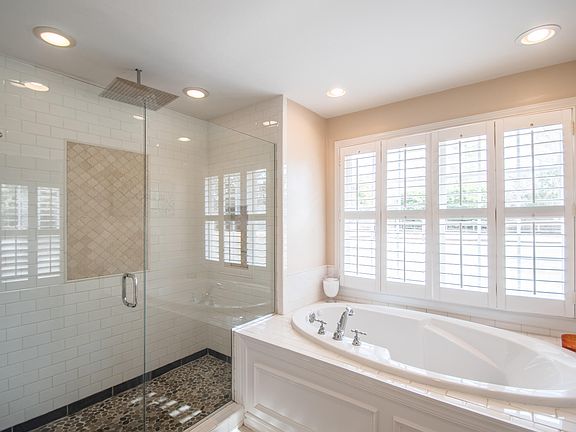 5th image of 5708 Castlebrook Dr