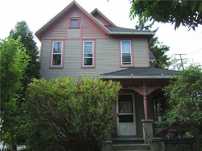 1st image of 821 W Liberty St