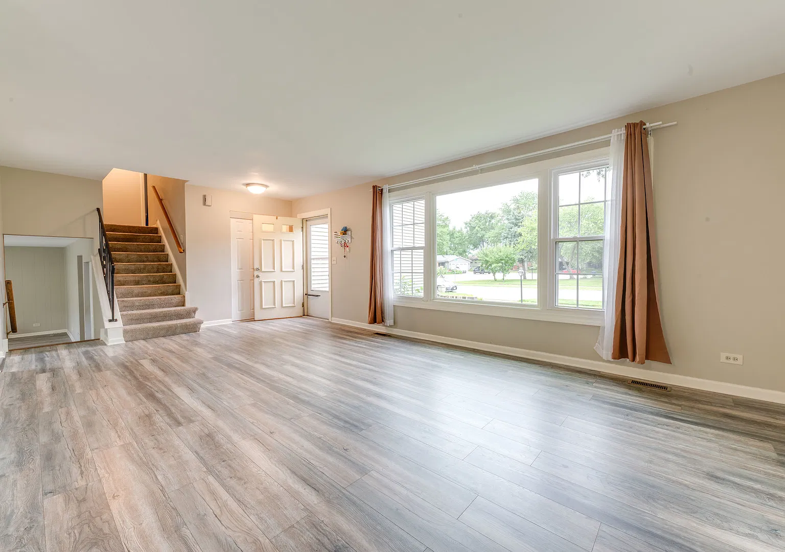 4 bed, 2.5 bath, 2031 sqft, $3,450 — Photo 3