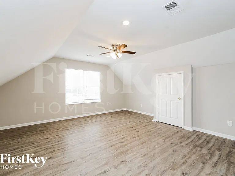 70 Center Oak Dr — Photo 8