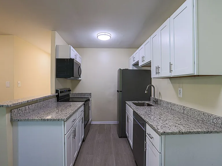 6502 McClean Blvd — Photo 7