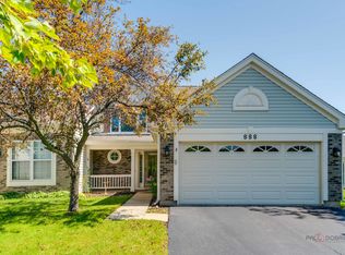 888 Crossland Dr, Grayslake, IL 60030