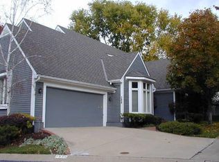 7856 Howe Cir, Prairie Village, KS 66208