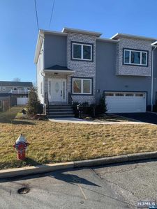 41 Roosevelt St, Little Ferry, NJ, 07643