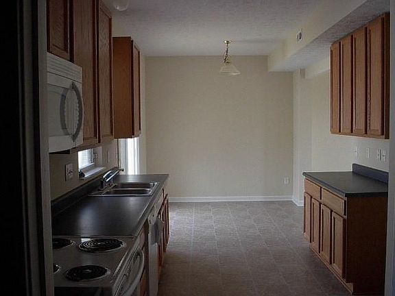 2nd image of 3440 W Bloomsbury Ln
